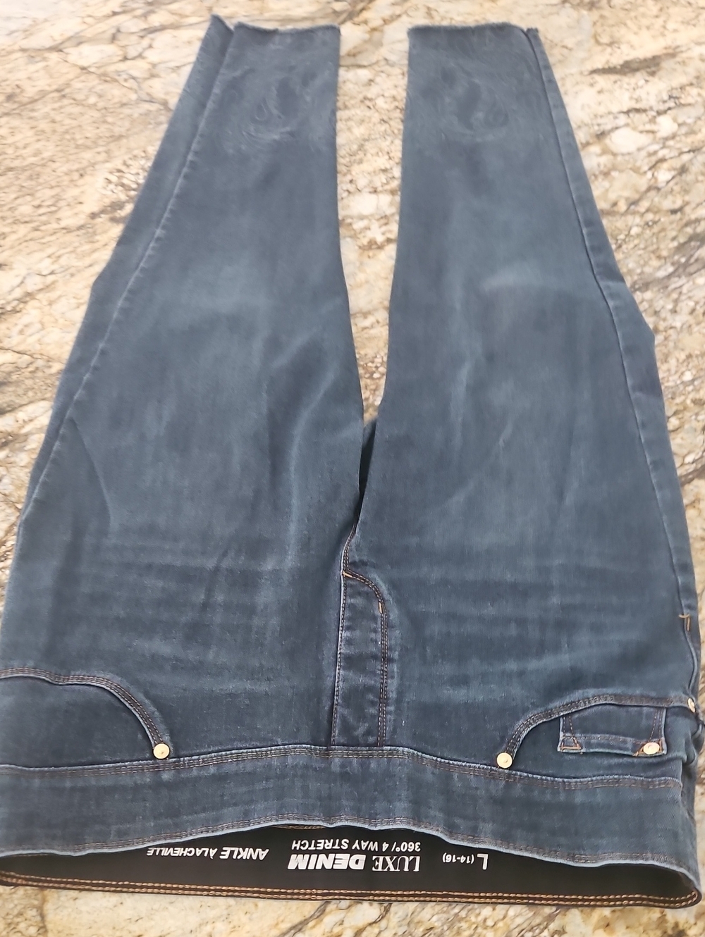 Peter Nygard Ankle Jacquelle Luxe Denim Jeans. Size 14-16 Inseam 25" Rise 8.5"